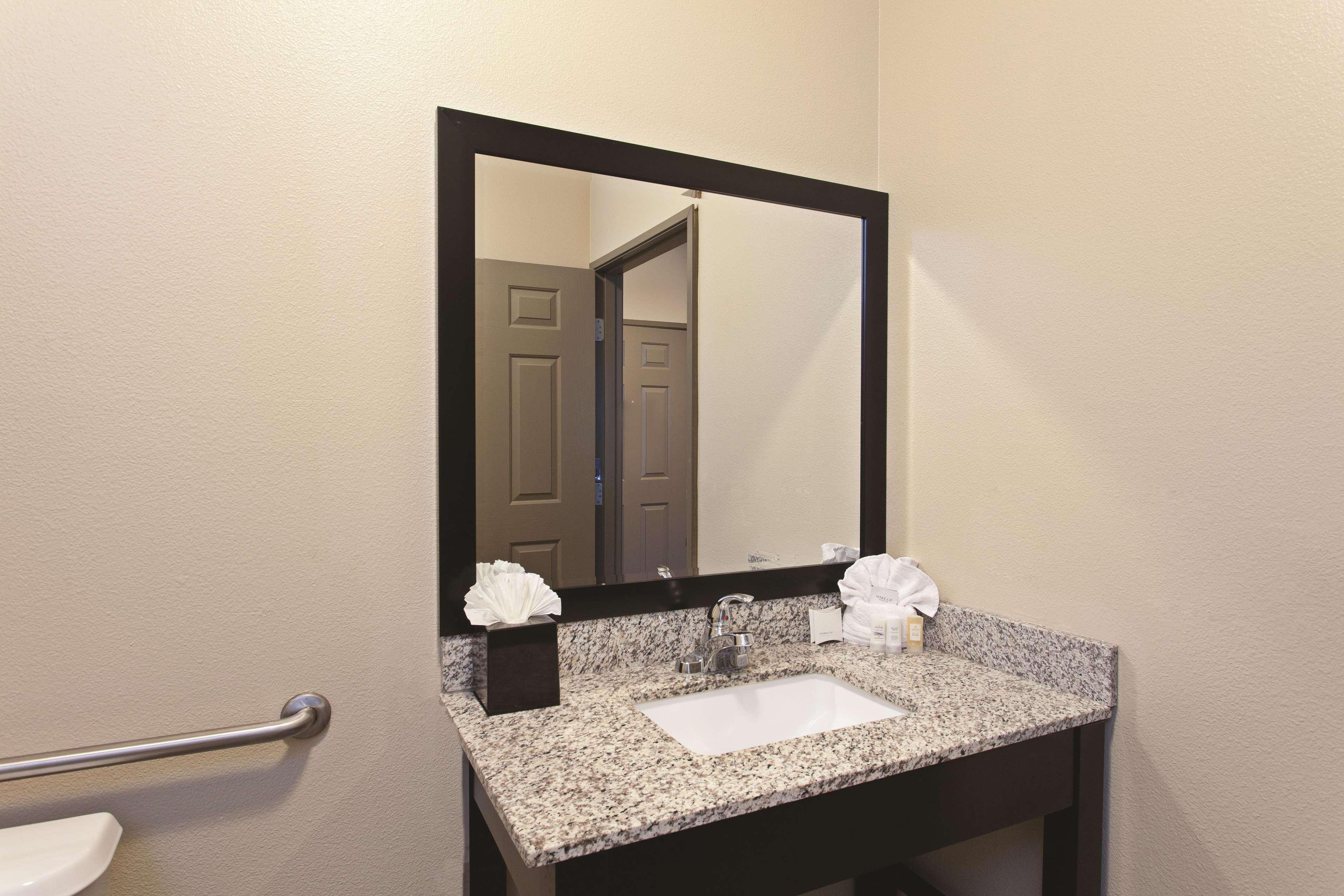 La Quinta By Wyndham Los Banos Exterior photo